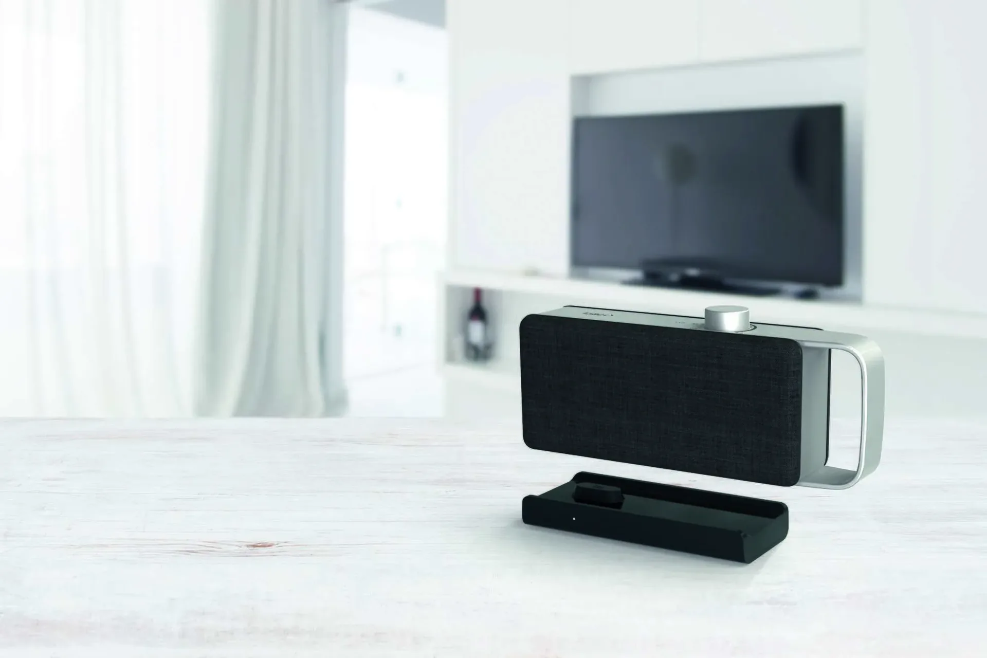 Titelbild zum Thema Bluetooth und kabellose TV Lautsprecher
