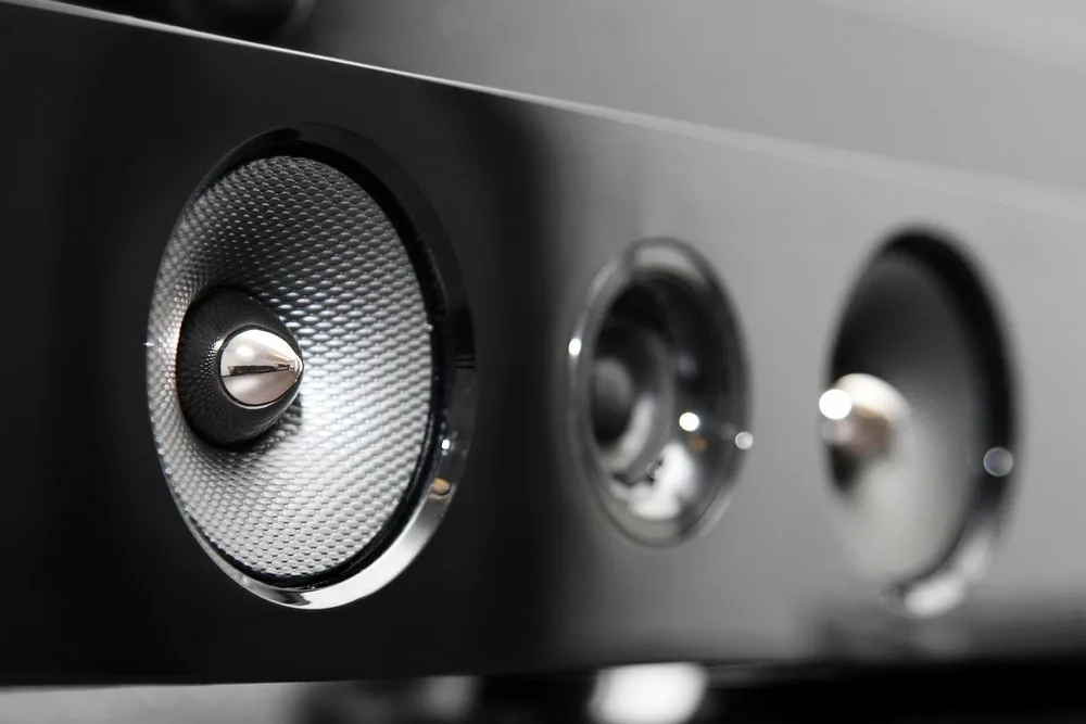 Titelbild zum Thema TV Soundbar Kanal-Systeme