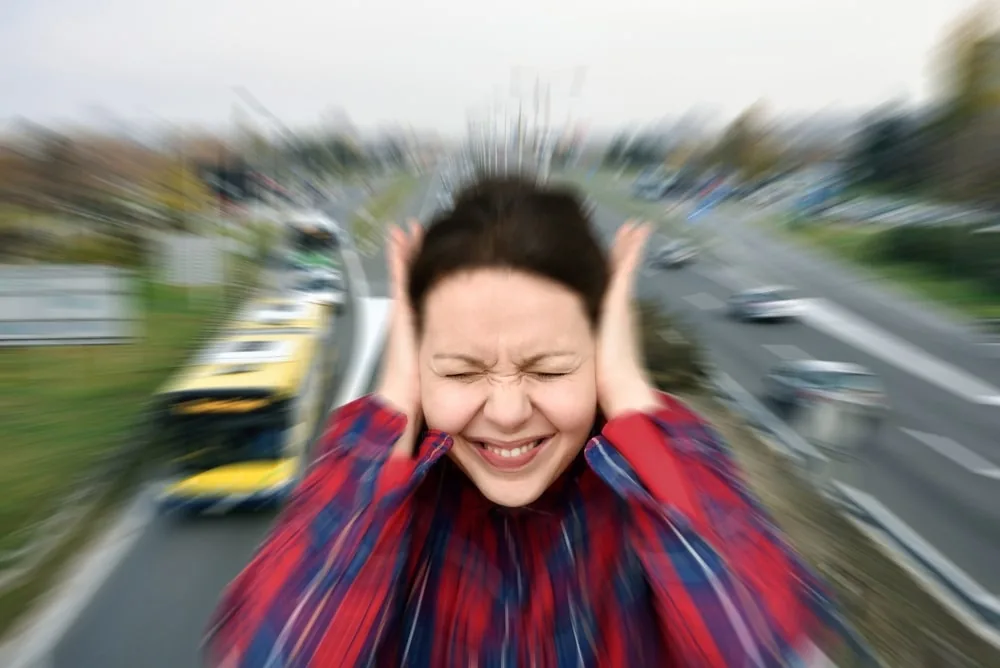 Titelbild zum Thema Hörverlust im öffentlichen Leben